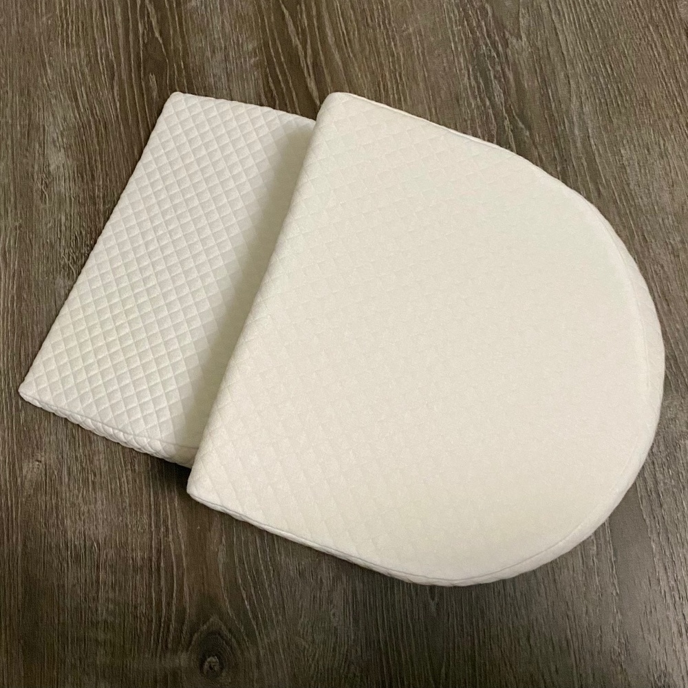 Bassinet/pregnancy wedge pillows (set of 2)